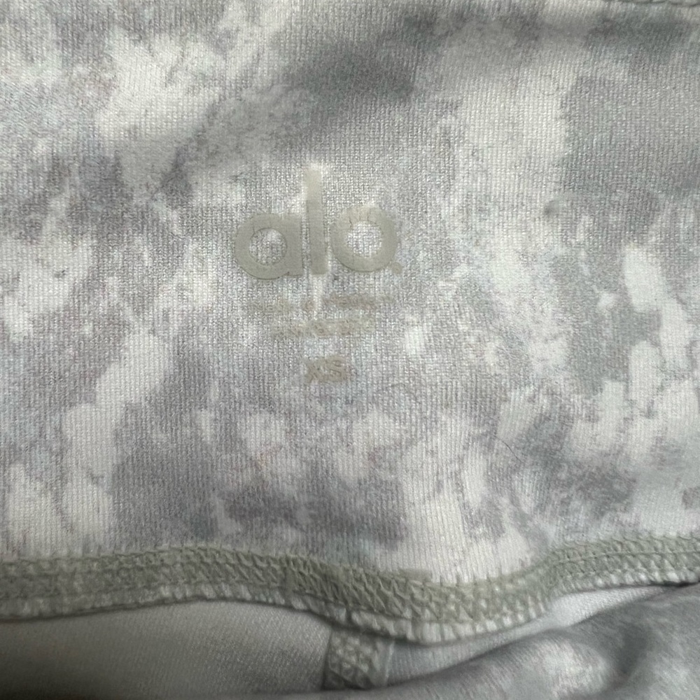 Alo Yoga leggings white snake print - Picture 3 of 3
